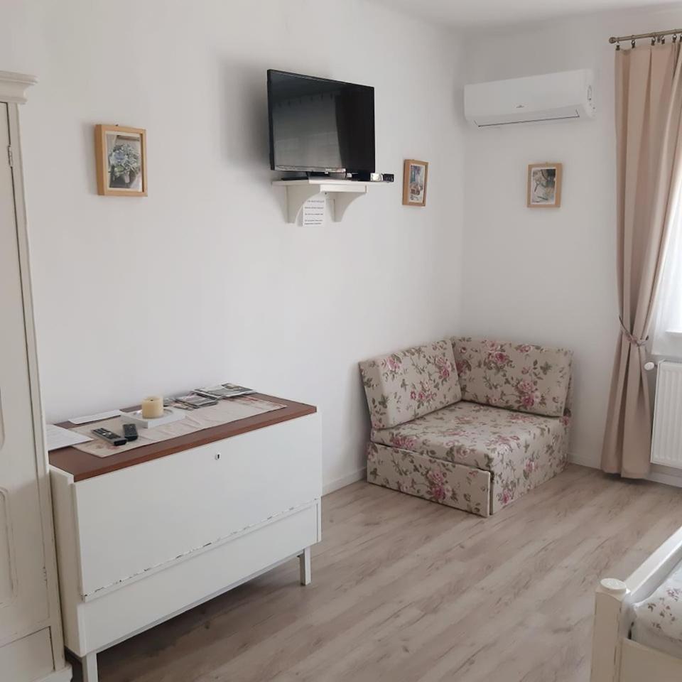 Edina Vintage Vendégház Mosonmagyaróvár Exterior foto