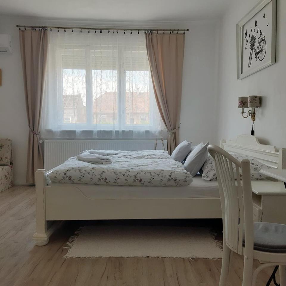 Edina Vintage Vendégház Mosonmagyaróvár Exterior foto
